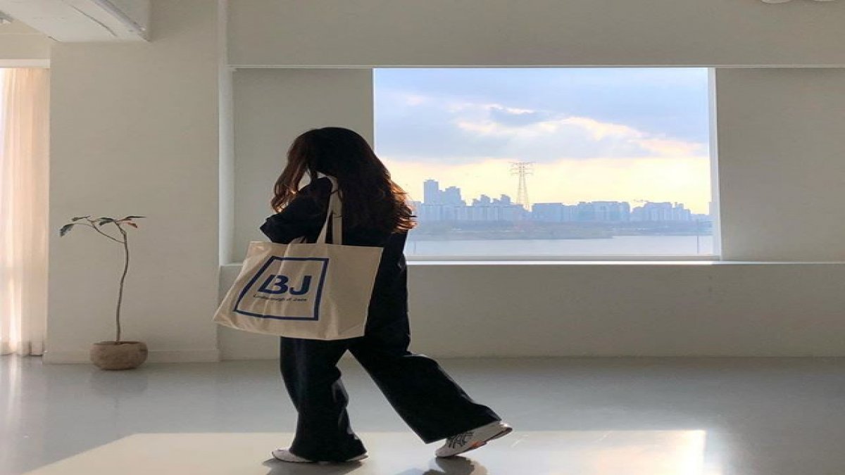 𝔾𝕦𝕖𝕤𝕤 𝕥𝕙𝕖 𝕤𝕥𝕪𝕝𝕖 𝕠𝕗 𝕕𝕣𝕖𝕤𝕤𝕚𝕟𝕘•